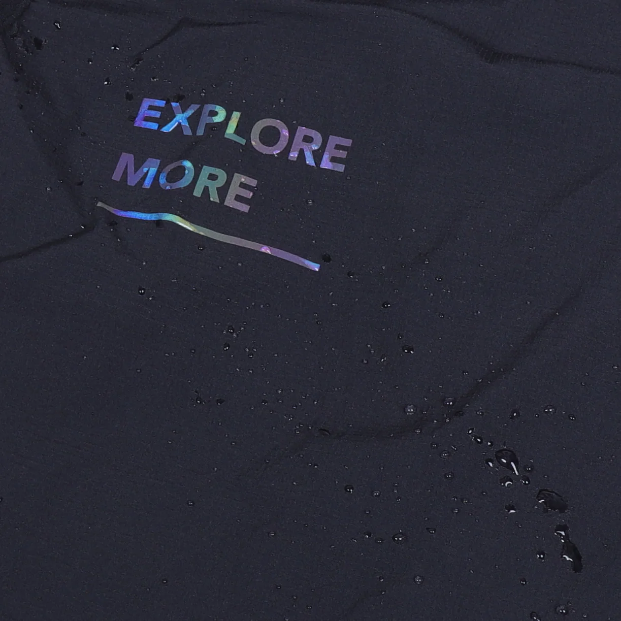 ExploreAll-WeatherGillet-Black-WaterDetail